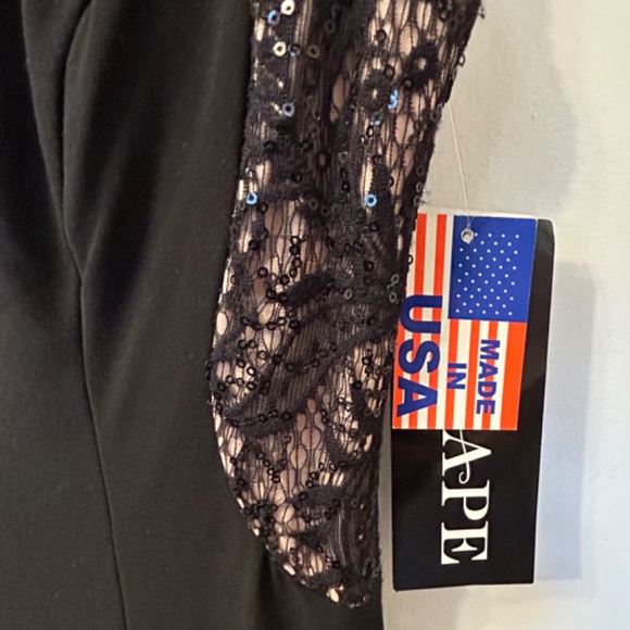 Brand New Dress with lace detail. - Picture 3 of 11